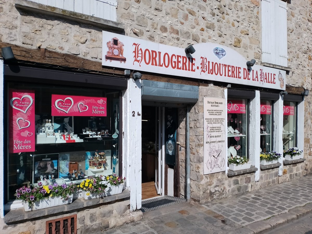 La devanture de la Bijouterie Horlogerie de la Halle, enseigne et vitrines rue Saint-Wulfran