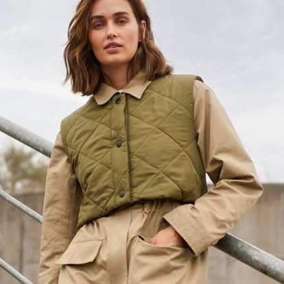 Un look de la collection Tulip : veste matelassée et pantalon