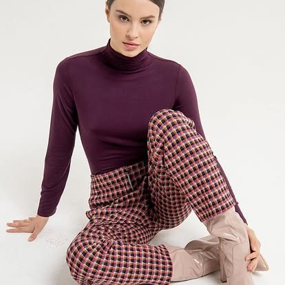 Un look de la collection Tulip : haut et pantalon à motif